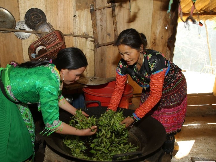 nguoi-phu-nu-sao-che-bang-tay